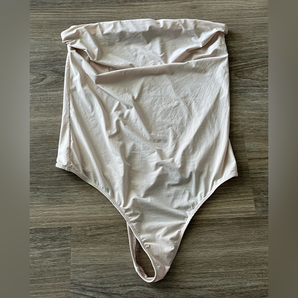 NWOT Babaton Aritzia Strapless Ruched Thong Bodysuit Nude Small